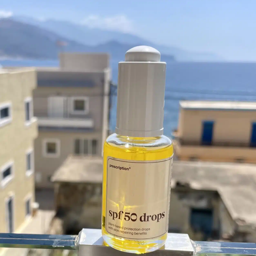 Monique, Beautyjournalist van beautyjournaal, is lovend over de spf50 drops.