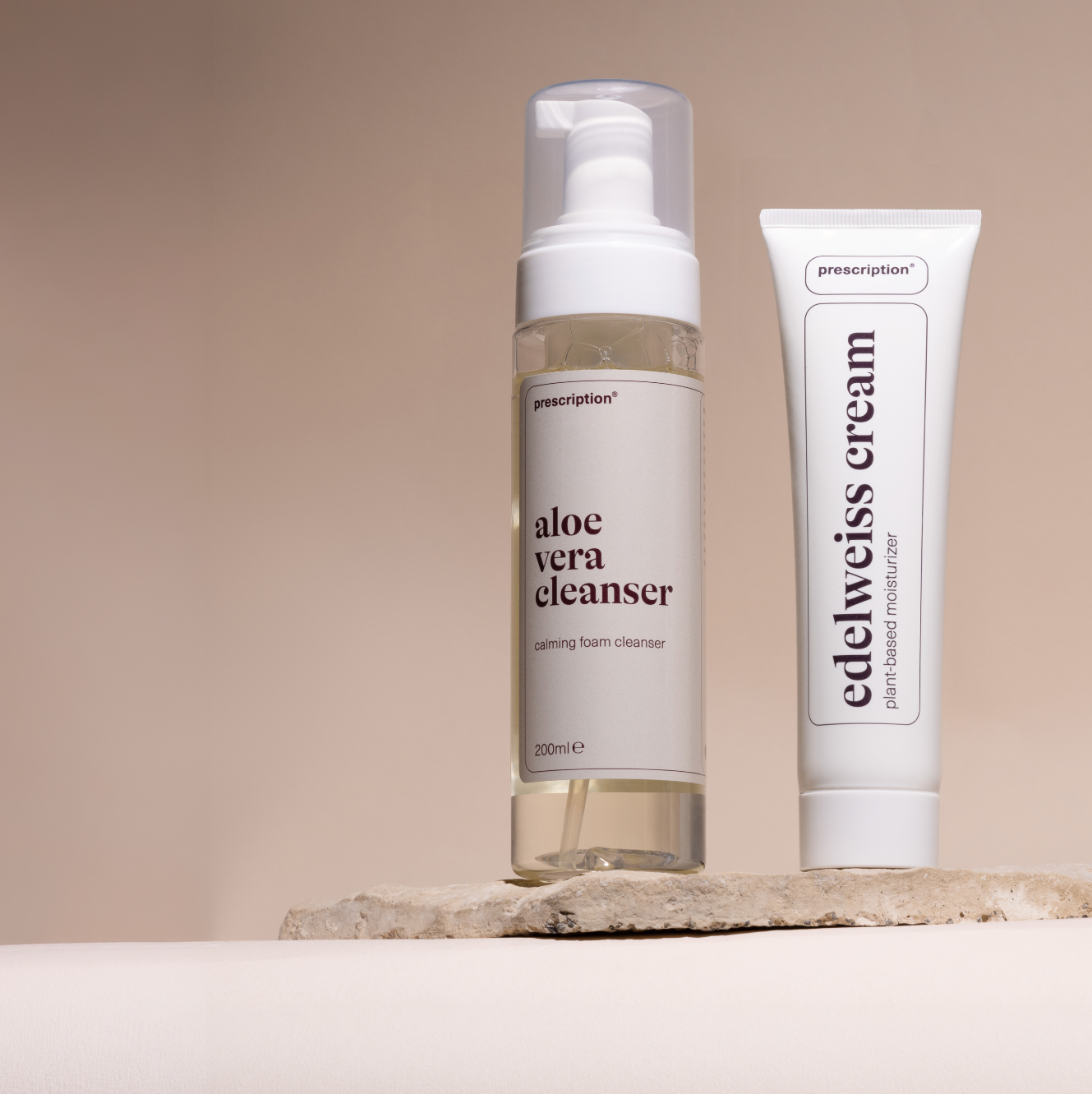 Aloe vera cleanser en edelweiss cream duo p een prop rechts in beeld