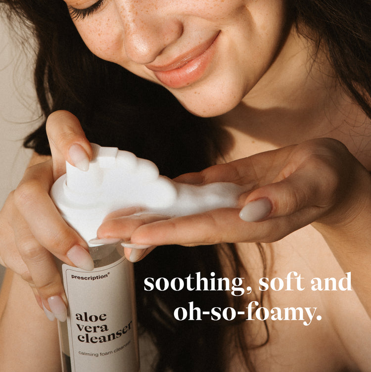 Aanbrengen van Aloe Vera Cleanser op een vochtige huid – zacht inmasseren en afspoelen